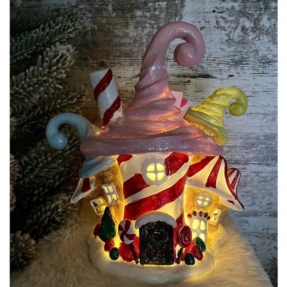 Holiday GINGERBREAD HOUSE Candy Land Sweet Treat Holiday House LIGHTS UP 9.75" - Picture 2 of 8